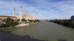 El Ebro a su paso por Zaragoza El Ebro a su paso por Zaragoza